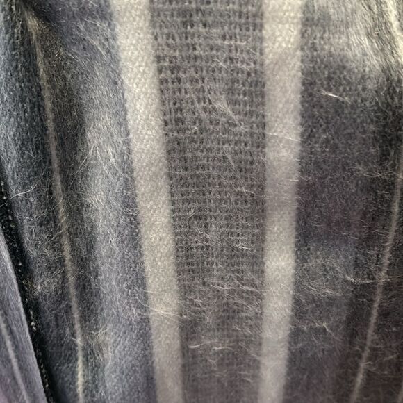 Beautiful alpaca scarf from Ecuador so soft and warm! - Picture 2 of 8